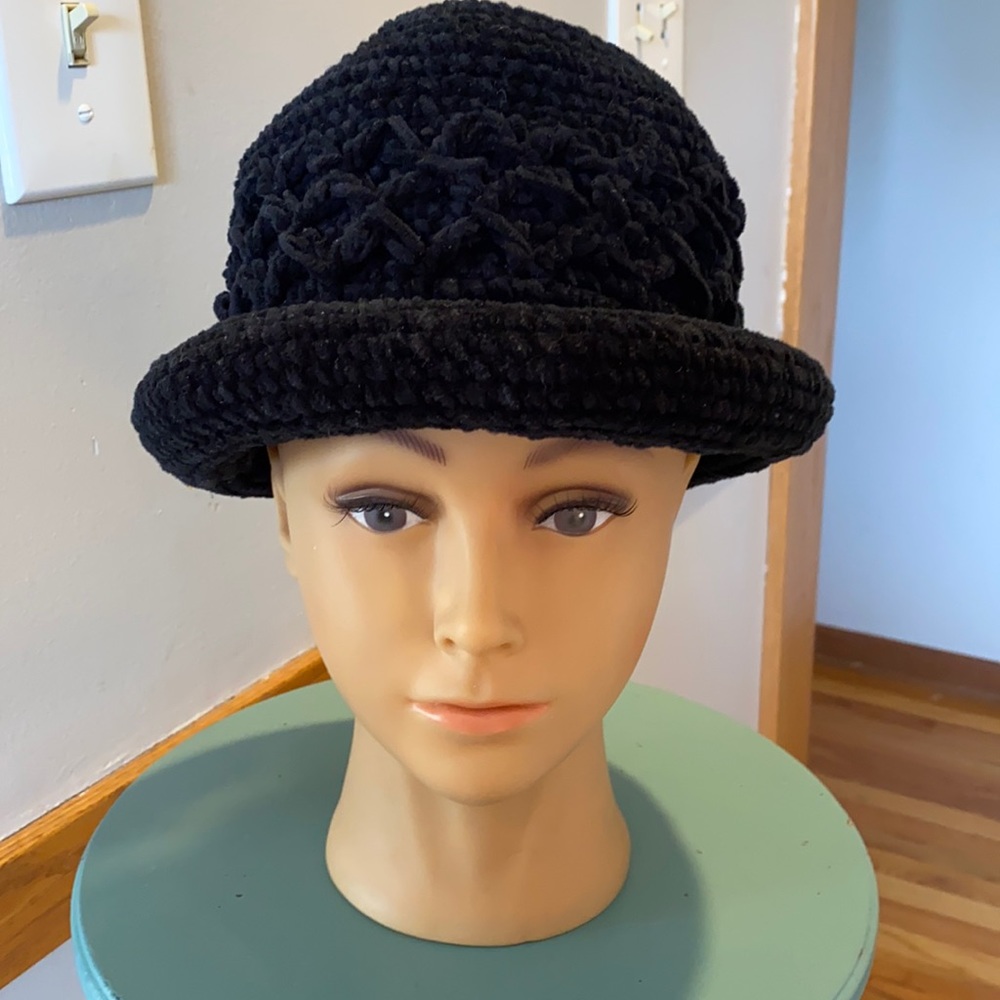 Vintage black hat knitted and stretchy rolled edge
